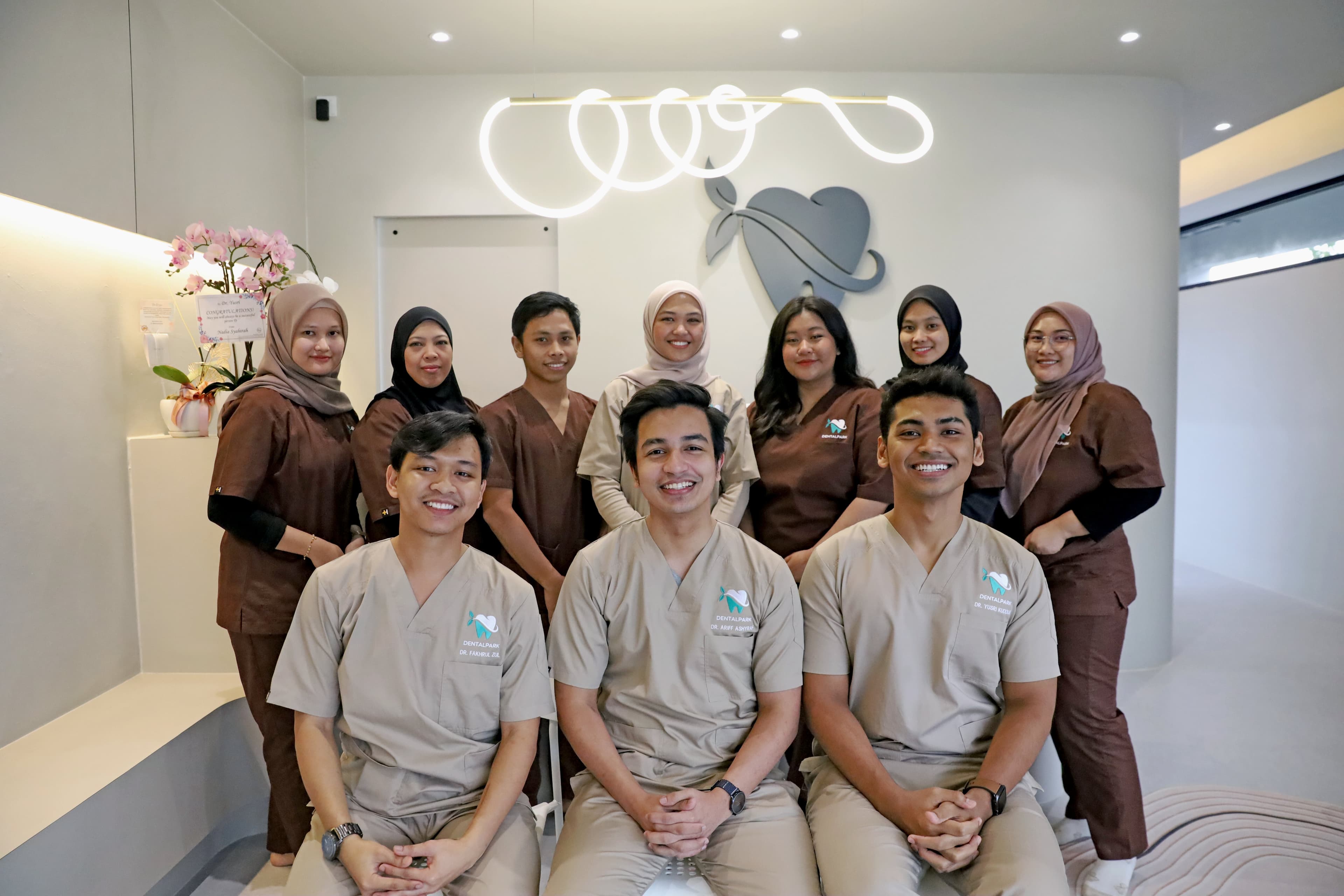 Klinik Pergigian Dentalpark team